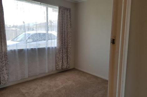 Photo of property in 3/4 Pomaria Road, Henderson, Auckland, 0610