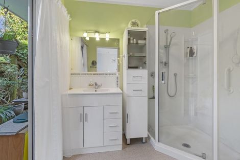 Photo of property in 2/3 Tiri View Place, Waiake, Auckland, 0630