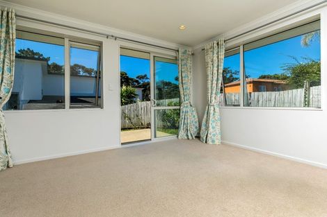 Photo of property in 35 Aberley Road, Schnapper Rock, Auckland, 0632