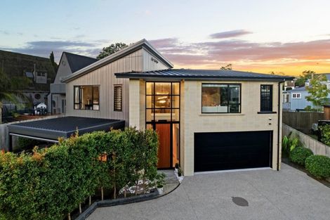 Photo of property in 3a Westbourne Road, Murrays Bay, Auckland, 0630