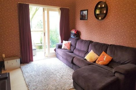 Photo of property in 2/193a Henderson Valley Road, Henderson, Auckland, 0612