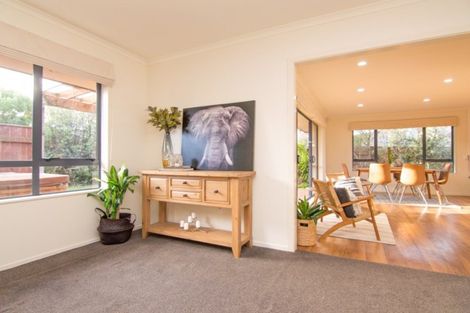 Photo of property in 8 Sorrento Place, Kelvin Grove, Palmerston North, 4414