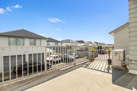 Photo of property in 2/26 Hollowout Street, Takanini, 2112