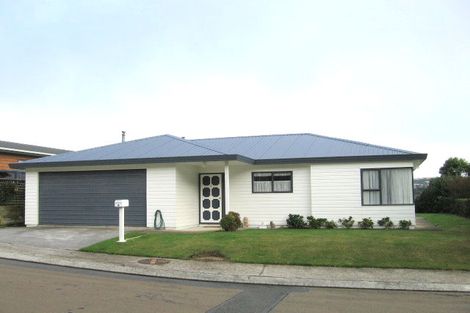 Photo of property in 13 Ted Gilberd Place, Newlands, Wellington, 6037