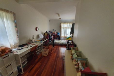 Photo of property in 28 Saint Michaels Crescent, Kelburn, Wellington, 6012