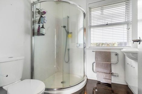 Photo of property in 52 Ravenwood Drive, Forrest Hill, Auckland, 0620