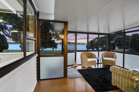 Photo of property in 1/11 Kiwi Esplanade, Mangere Bridge, Auckland, 2022
