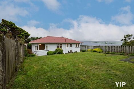 Photo of property in 48 Kenmore Street, Newlands, Wellington, 6037