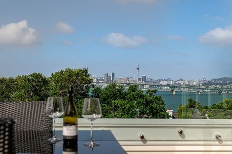 Photo of property in 14 Hinemoa Terrace, Birkenhead, Auckland, 0626