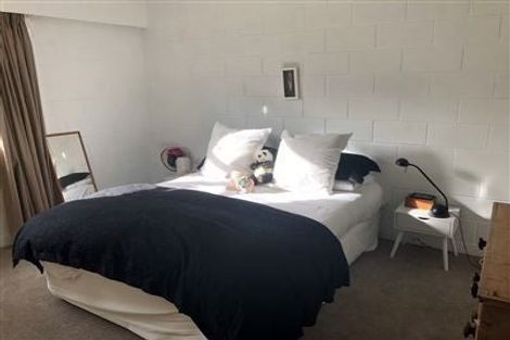 Photo of property in 12 Garmons Way, Castor Bay, Auckland, 0620