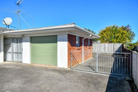 Photo of property in 2/16 Gibbons Road, Weymouth, Auckland, 2103