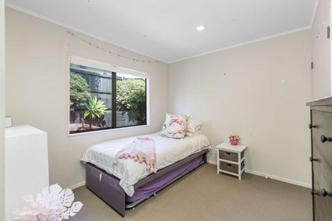 Photo of property in 22 Chedworth Drive, Glenfield, Auckland, 0629