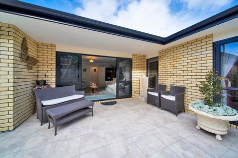 Photo of property in 4 Willow Place, Whalers Gate, New Plymouth, 4310