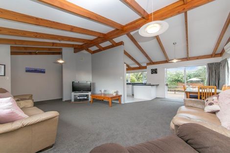 Photo of property in 102 Boord Crescent, Kumeu, 0891