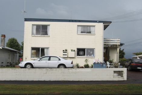 Photo of property in 2/10 Te Aroha Street, Hamilton East, Hamilton, 3216