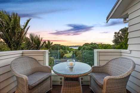 Photo of property in 18a Sylvan Park Avenue, Milford, Auckland, 0620