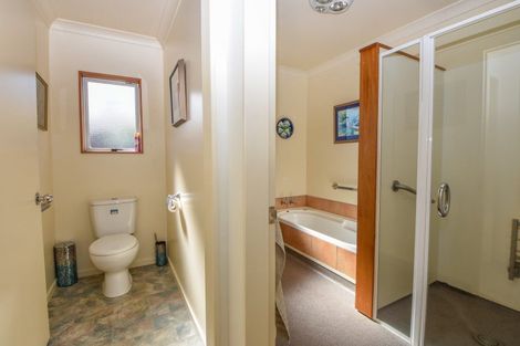 Photo of property in 72 Pembroke Street, Carterton, 5713