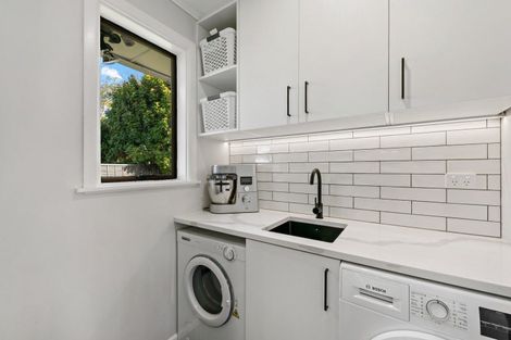 Photo of property in 66 Mcintyre Road, Mangere Bridge, Auckland, 2022