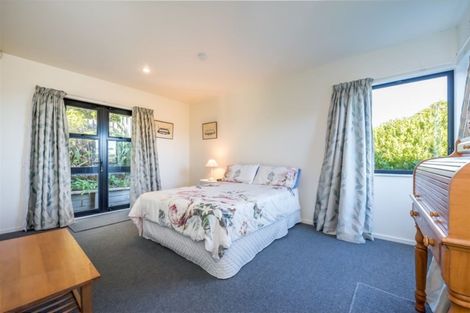 Photo of property in 100 Viewmont Drive, Harbour View, Lower Hutt, 5010