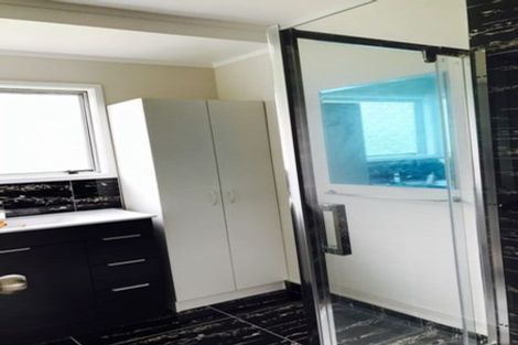 Photo of property in 43 Cedar Heights Avenue, Massey, Auckland, 0614