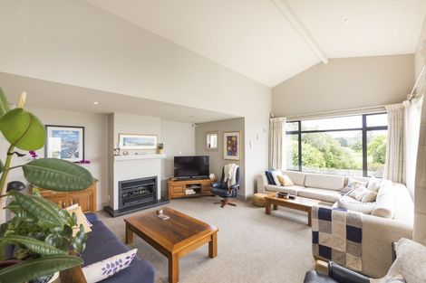 Photo of property in 8 Fairway Grove, Hokowhitu, Palmerston North, 4410