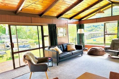 Photo of property in 16 Argyle Place, Arrowtown, 9302