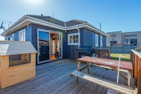 Photo of property in 135 Roberts Line, Kelvin Grove, Palmerston North, 4414