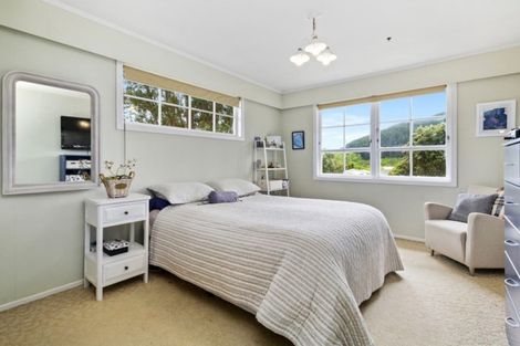 Photo of property in 13 Colonial Grove, Tawa, Wellington, 5028