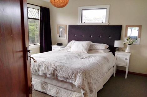 Photo of property in 4 Awanui Street, Merrilands, New Plymouth, 4312