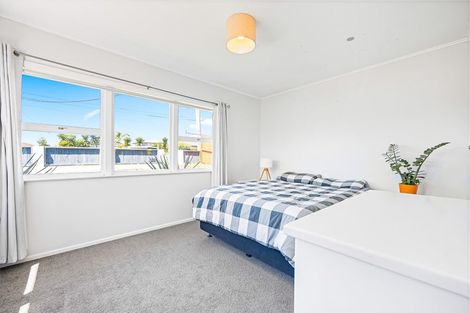 Photo of property in 38 Woodside Road, Massey, Auckland, 0614