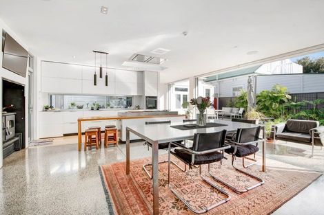 Photo of property in 2 Tainui Road, Devonport, Auckland, 0624