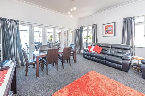 Photo of property in 9 Great North Road, Saint Johns Hill, Whanganui, 4501