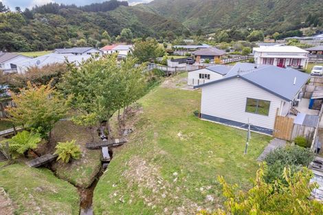 Photo of property in 5 Ashburn Road, Wainuiomata, Lower Hutt, 5014
