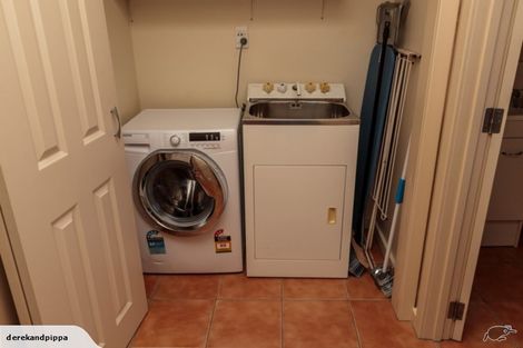 Photo of property in 17 Peakes Road, Saint Johns Hill, Whanganui, 4501