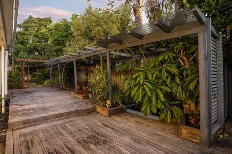 Photo of property in 4 Melandra Road, Stanmore Bay, Whangaparaoa, 0932