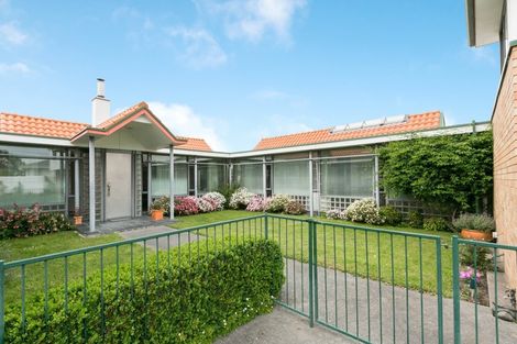 Photo of property in 4a Neeve Place, Taradale, Napier, 4112