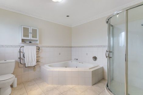 Photo of property in 64 Whitford Road, Botany Downs, Auckland, 2014