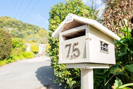 Photo of property in 75 Kent Street, Picton, 7220