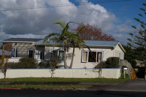 Photo of property in 49a Churchill Road, Cockle Bay, Auckland, 2014