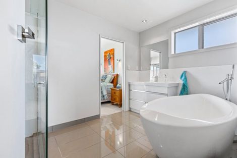 Photo of property in 1/20 Knights Road, Rothesay Bay, Auckland, 0630