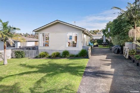 Photo of property in 8 Clensmore Place, Torbay, Auckland, 0630