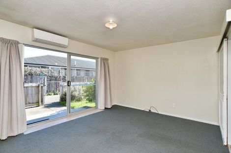Photo of property in 2/5 Tamarisk Place, Parklands, Christchurch, 8083