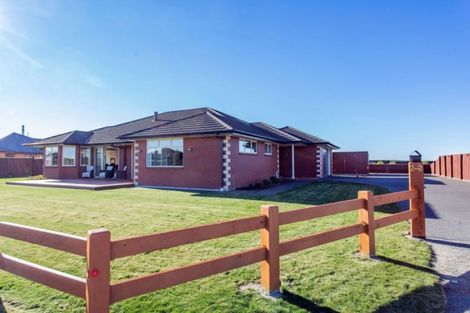 Photo of property in 2/2 Loe Place, Amberley, 7410