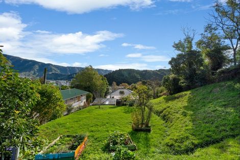 Photo of property in 15 Milton Terrace, Picton, 7220