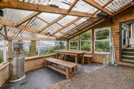 Photo of property in 408a Scenic Drive, Waiatarua, Auckland, 0612