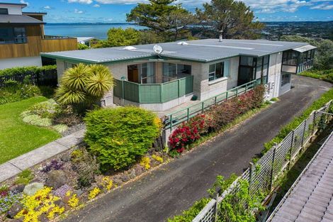 Photo of property in 23 Roberts Road, Matakatia, Whangaparaoa, 0930