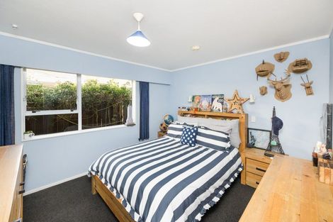 Photo of property in 6 Truscott Grove, Awapuni, Palmerston North, 4412