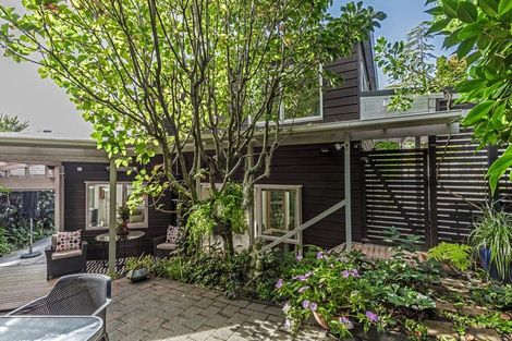 Photo of property in 2/12 Wanita Place, Totara Vale, Auckland, 0629
