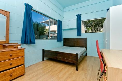 Photo of property in 4/205 Onewa Road, Birkenhead, Auckland, 0626