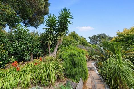 Photo of property in 2/8 Glenvale Place, Totara Vale, Auckland, 0629